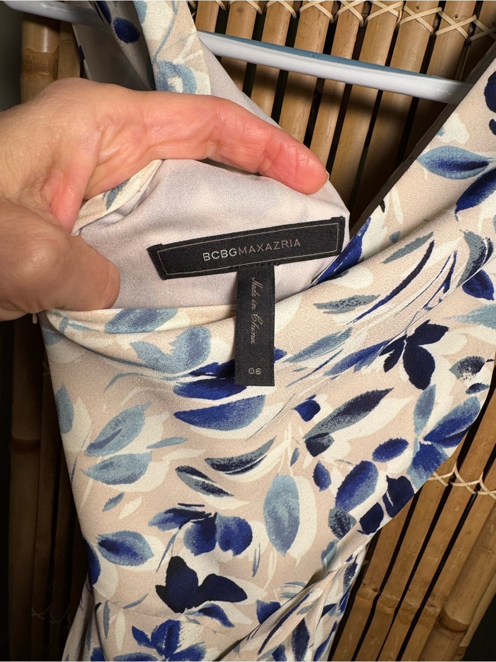 Beautiful dress for an outdoor wedding. Fits very flattering. - Picture 3 of 3